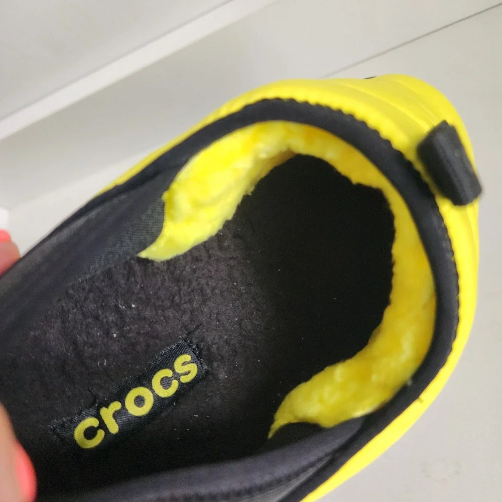 Crocs Classic Puff Moc K Kids Yellow Black Quilted Puffer Slippers J5 210589-77K